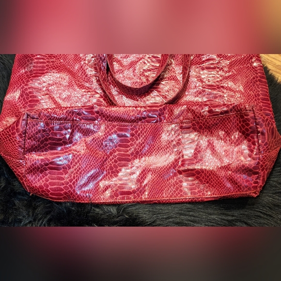 Avenue Burgundy Faux Snakeskin Tote Bag - Picture 4 of 10